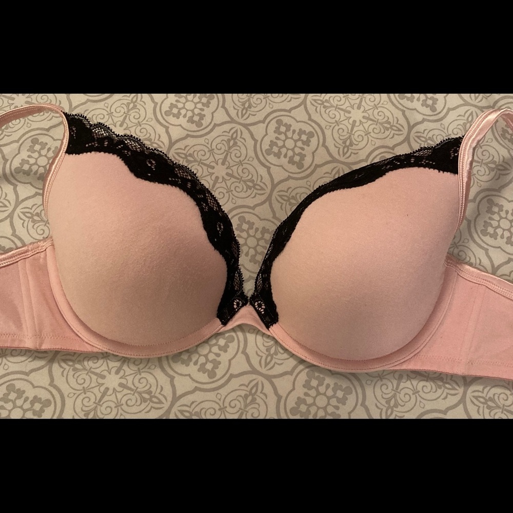 Women’s Cacique bra size 40D. Pink with black lace.